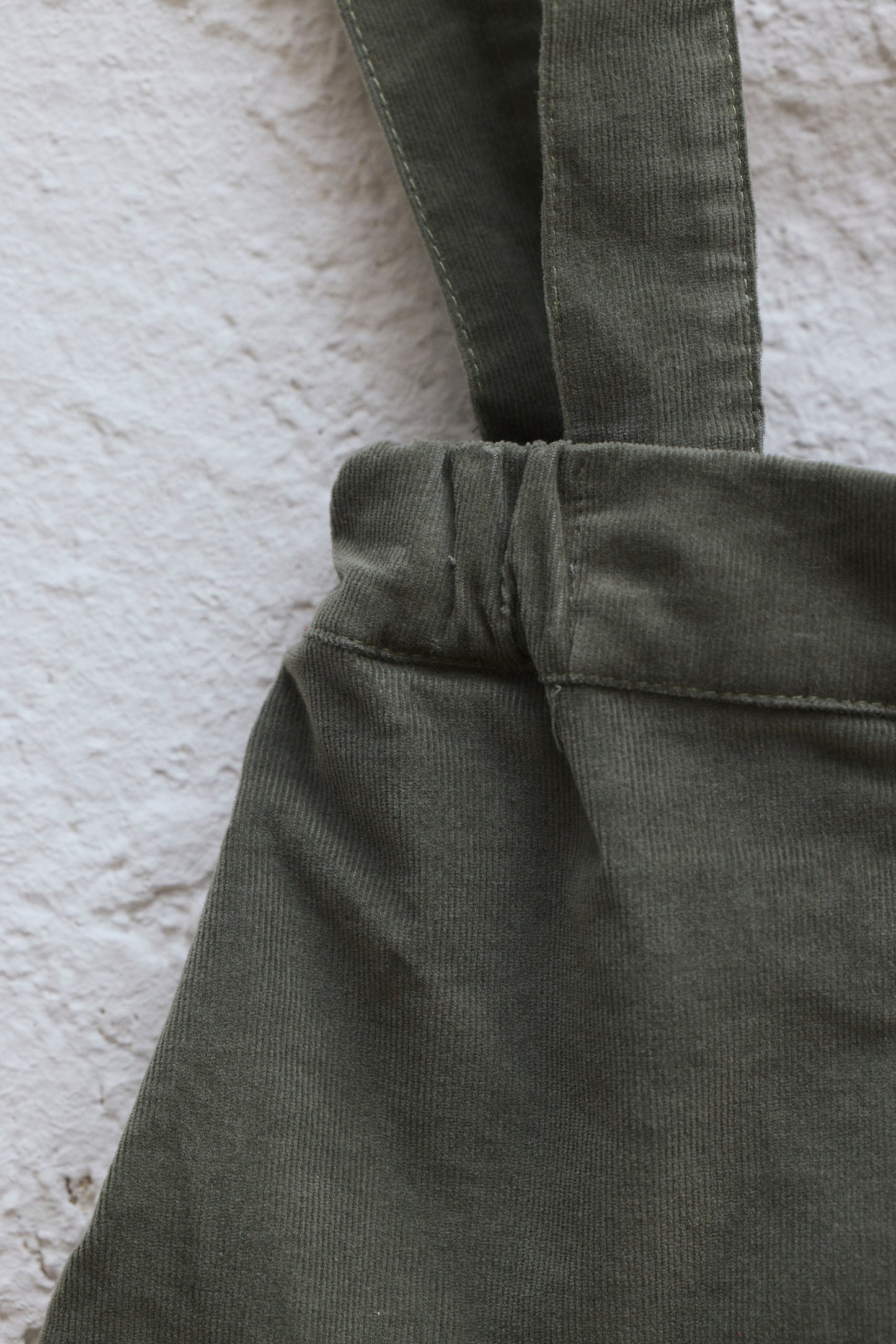PANTALON MICROPANA MUSGO
